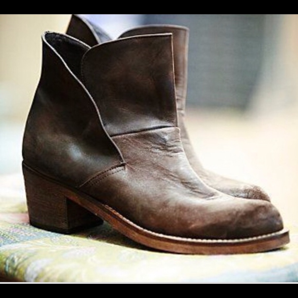 ISO Free People Brooks ankle boots. Size 38.